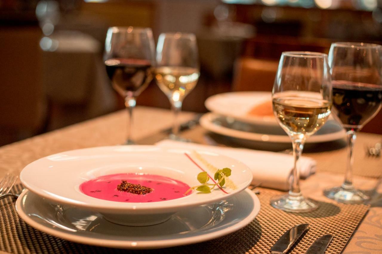 Mds Hotel كالاما المظهر الخارجي الصورة A meal at a restaurant
