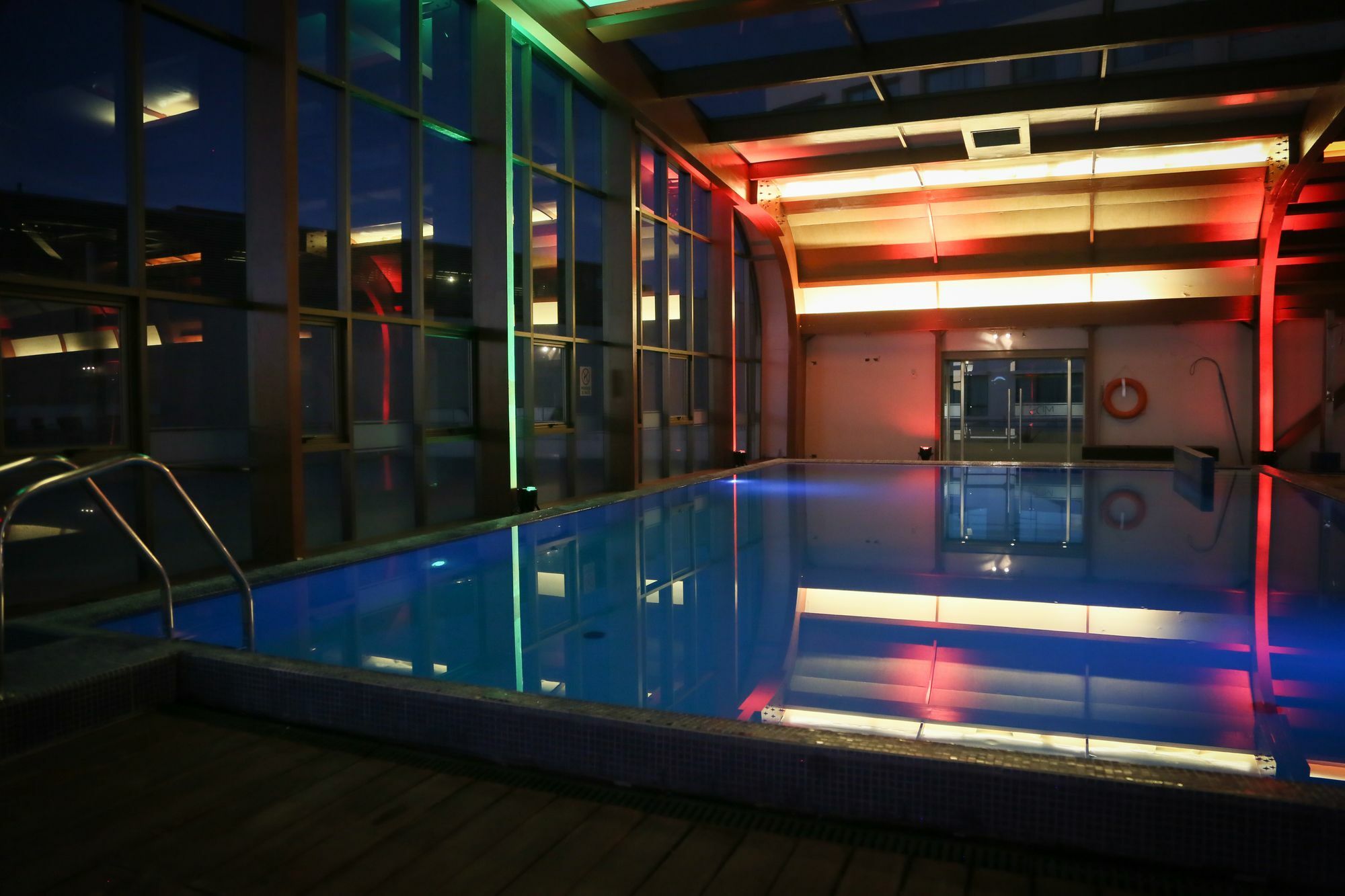 Mds Hotel كالاما المظهر الخارجي الصورة The pool at the 101 Skybar