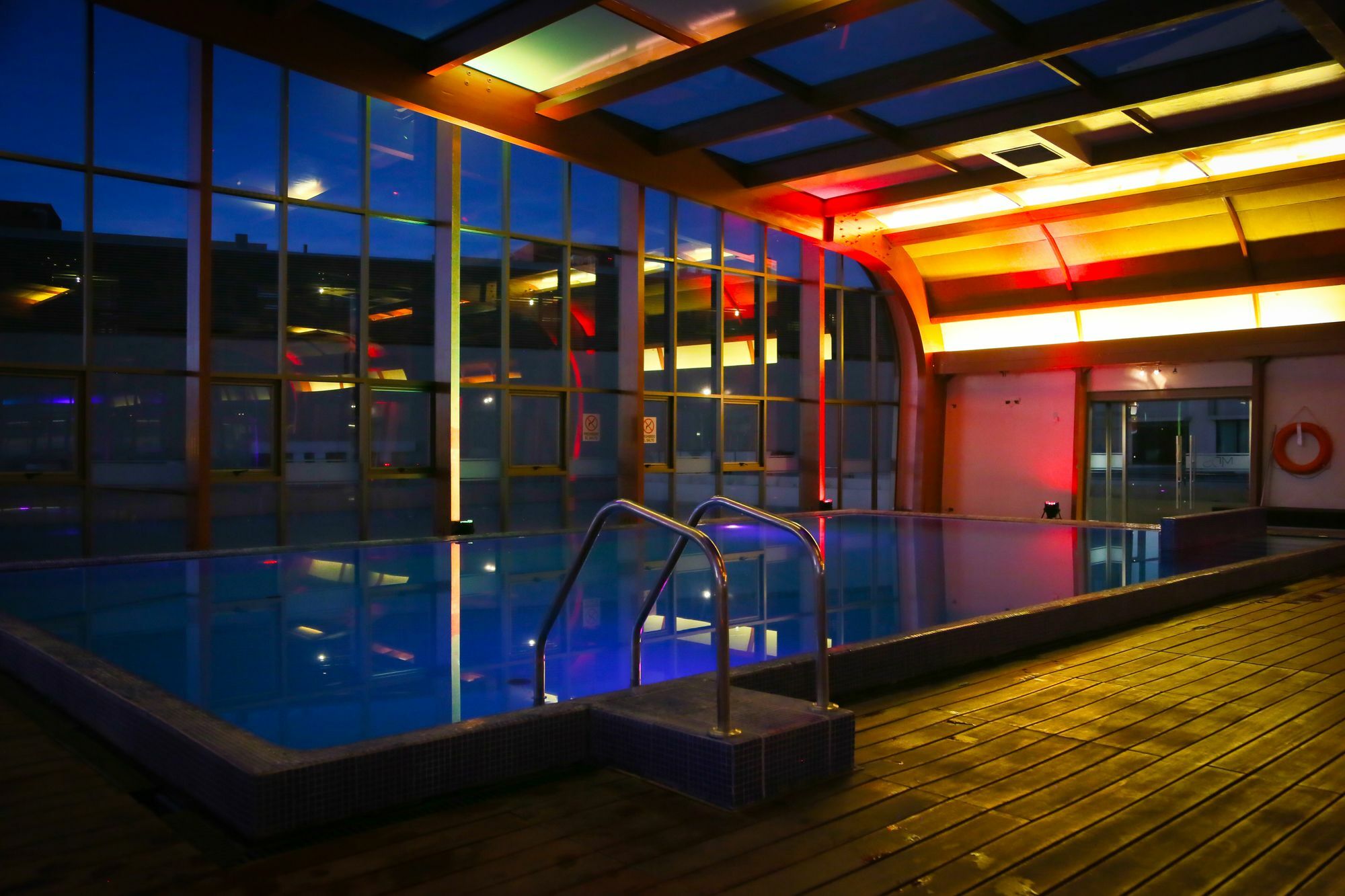 Mds Hotel كالاما المظهر الخارجي الصورة The pool at the top of the hotel