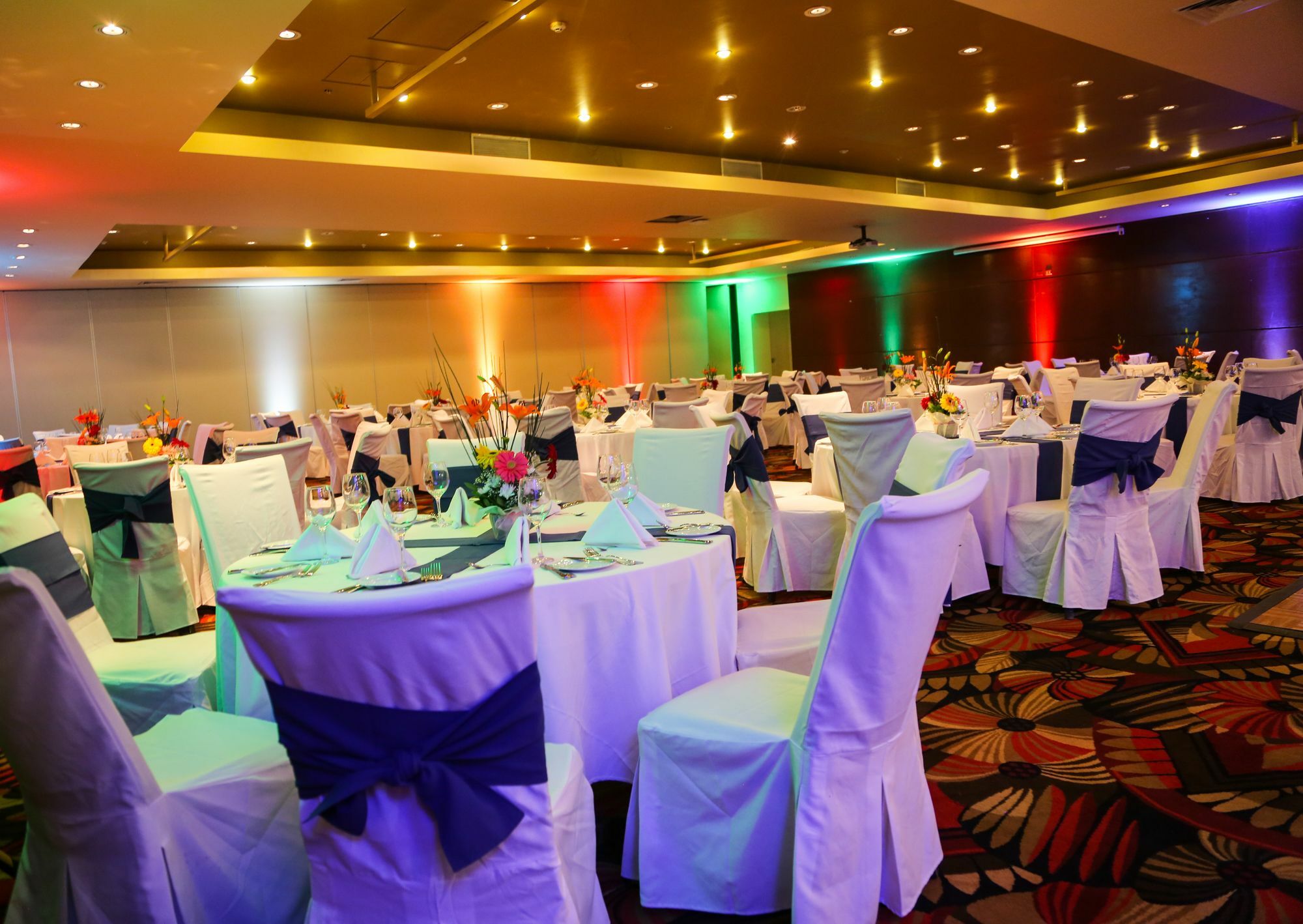 Mds Hotel كالاما المظهر الخارجي الصورة A wedding reception at the Grand Ballroom